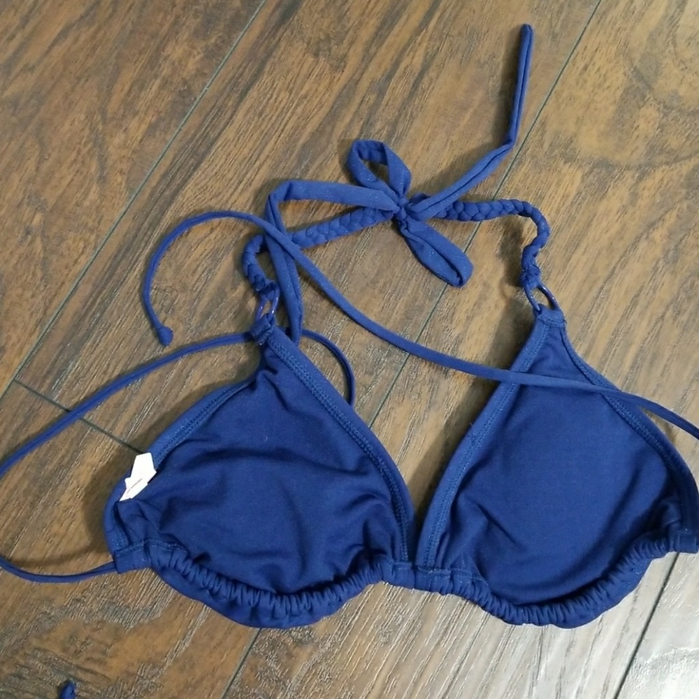 Bikini - Picture 3 of 4
